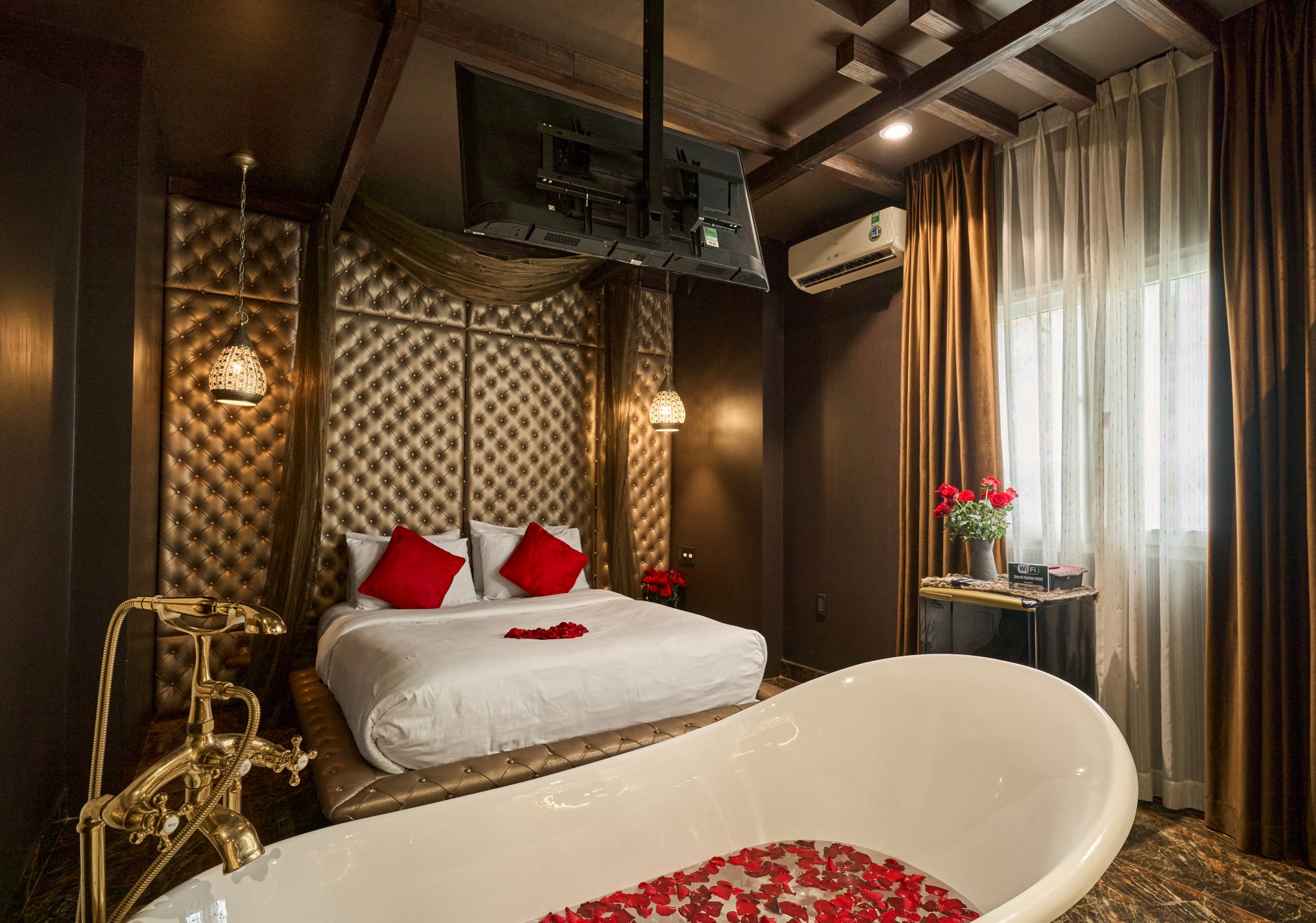 Khách sạn tình yêu HCM